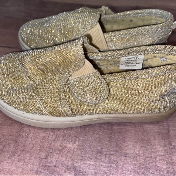 Austin Trading Co Gold Sparkle Shoes 6 - Picture 3 of 6